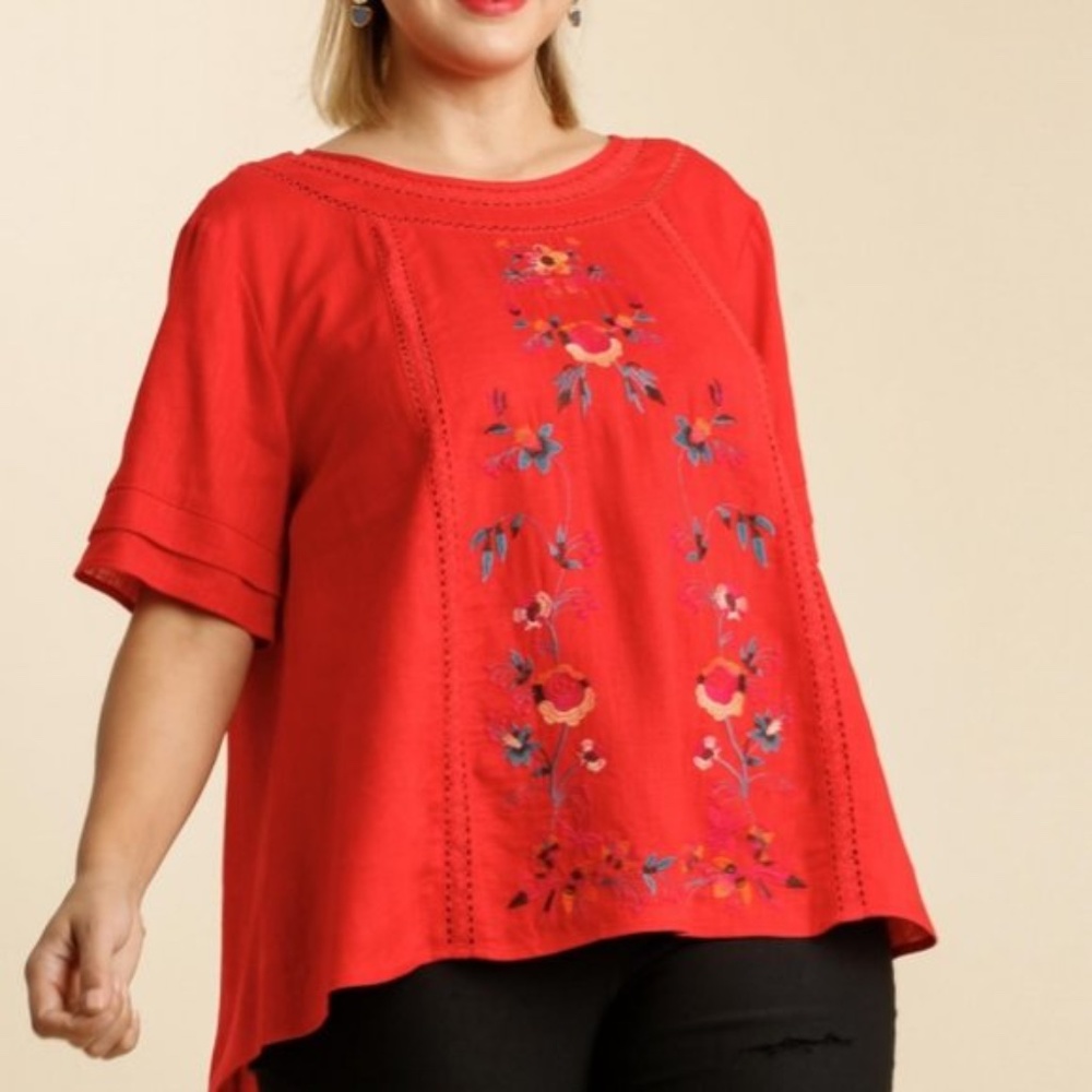 Umgee Candy Apple Floral Embroidered Top Sz M